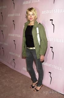 Amanda De Cadenet feet photo 4