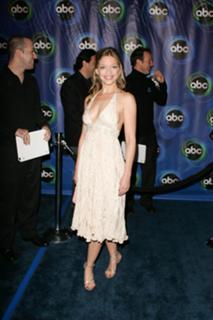 Amanda Detmer feet photo 12