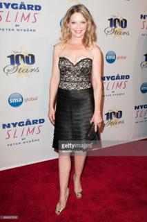 Amanda Detmer feet photo 11