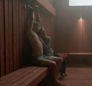 Amanda Detmer feet photo 8