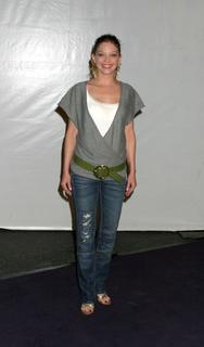 Amanda Detmer feet photo 4