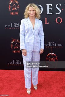 Amanda Detmer feet photo 2