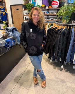 Amanda Detmer feet photo 3