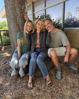 Amanda Detmer feet photo 1