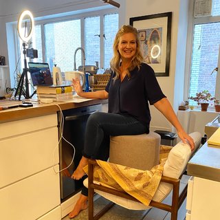 Amanda Freitag feet photo 10