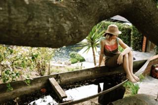 Amanda Fuller feet photo thumbnail
