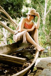 Amanda Fuller feet photo thumbnail