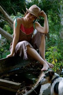 Amanda Fuller feet photo thumbnail