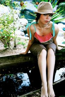 Amanda Fuller feet photo thumbnail