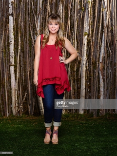 Amanda Fuller feet photo thumbnail