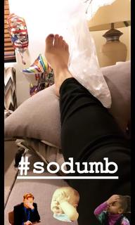 Amanda Fuller feet photo thumbnail