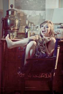 Amanda Fuller feet photo thumbnail