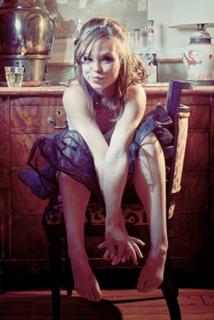 Amanda Fuller feet photo thumbnail