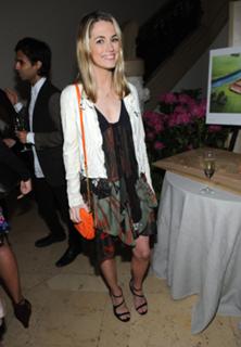 Amanda Hearst feet photo 15