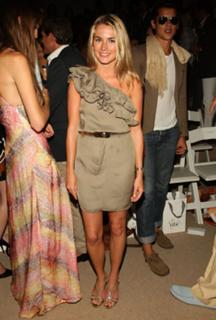 Amanda Hearst feet photo 10