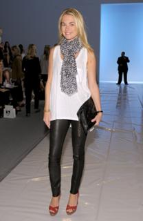 Amanda Hearst feet photo 20