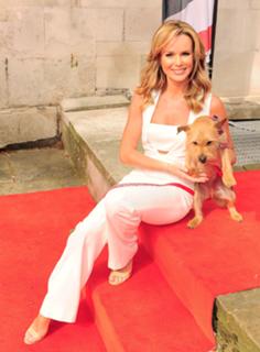 Amanda Holden feet photo thumbnail