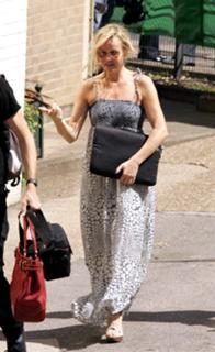 Amanda Holden feet photo thumbnail