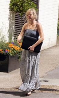 Amanda Holden feet photo thumbnail