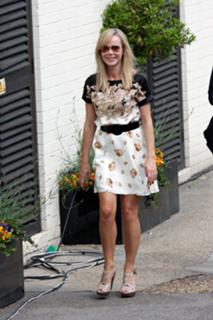 Amanda Holden feet photo thumbnail