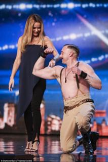 Amanda Holden feet photo thumbnail