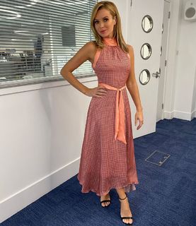 Amanda Holden feet photo thumbnail