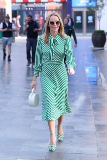 Amanda Holden feet photo thumbnail