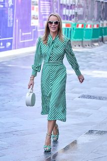 Amanda Holden feet photo thumbnail