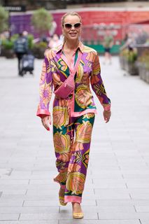 Amanda Holden feet photo thumbnail