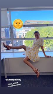 Amanda Holden feet photo thumbnail