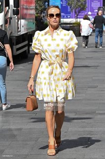 Amanda Holden feet photo thumbnail