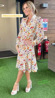 Amanda Holden feet photo thumbnail