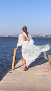 Amanda Holden feet photo thumbnail