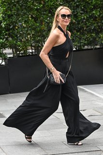 Amanda Holden feet photo thumbnail