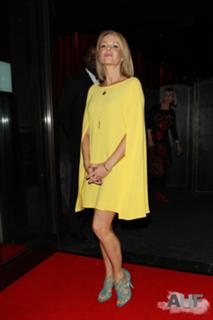 Amanda Holden feet photo thumbnail