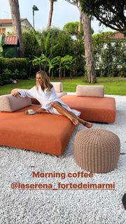 Amanda Holden feet photo thumbnail
