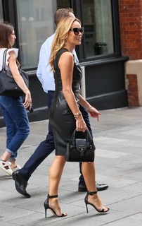 Amanda Holden feet photo thumbnail