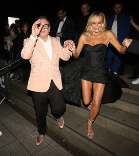 Amanda Holden feet photo thumbnail