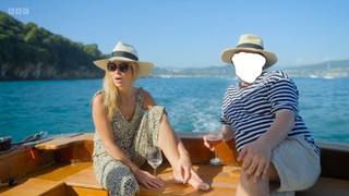 Amanda Holden feet photo thumbnail