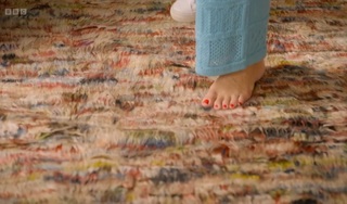 Amanda Holden feet photo thumbnail