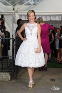 Amanda Holden feet photo thumbnail