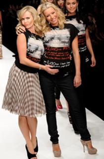 Amanda Holden feet photo thumbnail