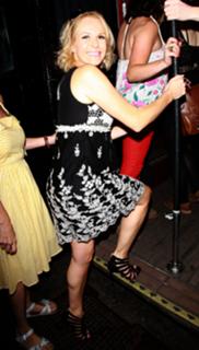 Amanda Holden feet photo thumbnail