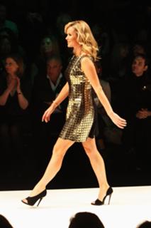 Amanda Holden feet photo thumbnail