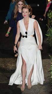Amanda Holden feet photo thumbnail