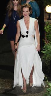 Amanda Holden feet photo thumbnail