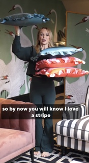 Amanda Holden feet photo thumbnail
