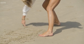Amanda Holden feet photo thumbnail