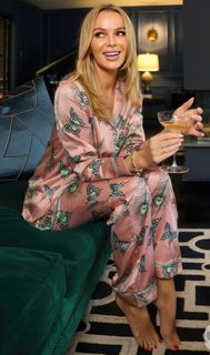 Amanda Holden feet photo thumbnail