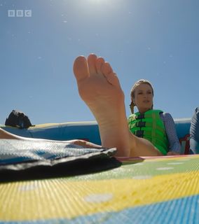 Amanda Holden feet photo 7